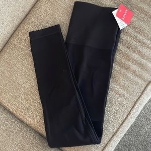 NWT SPANX SEAMLESS LEGGINGS!